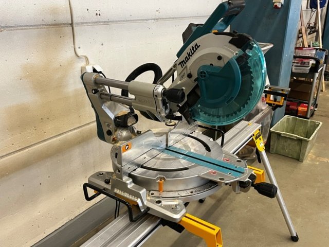 Makita Compound Mitre, Blue, 260 mm